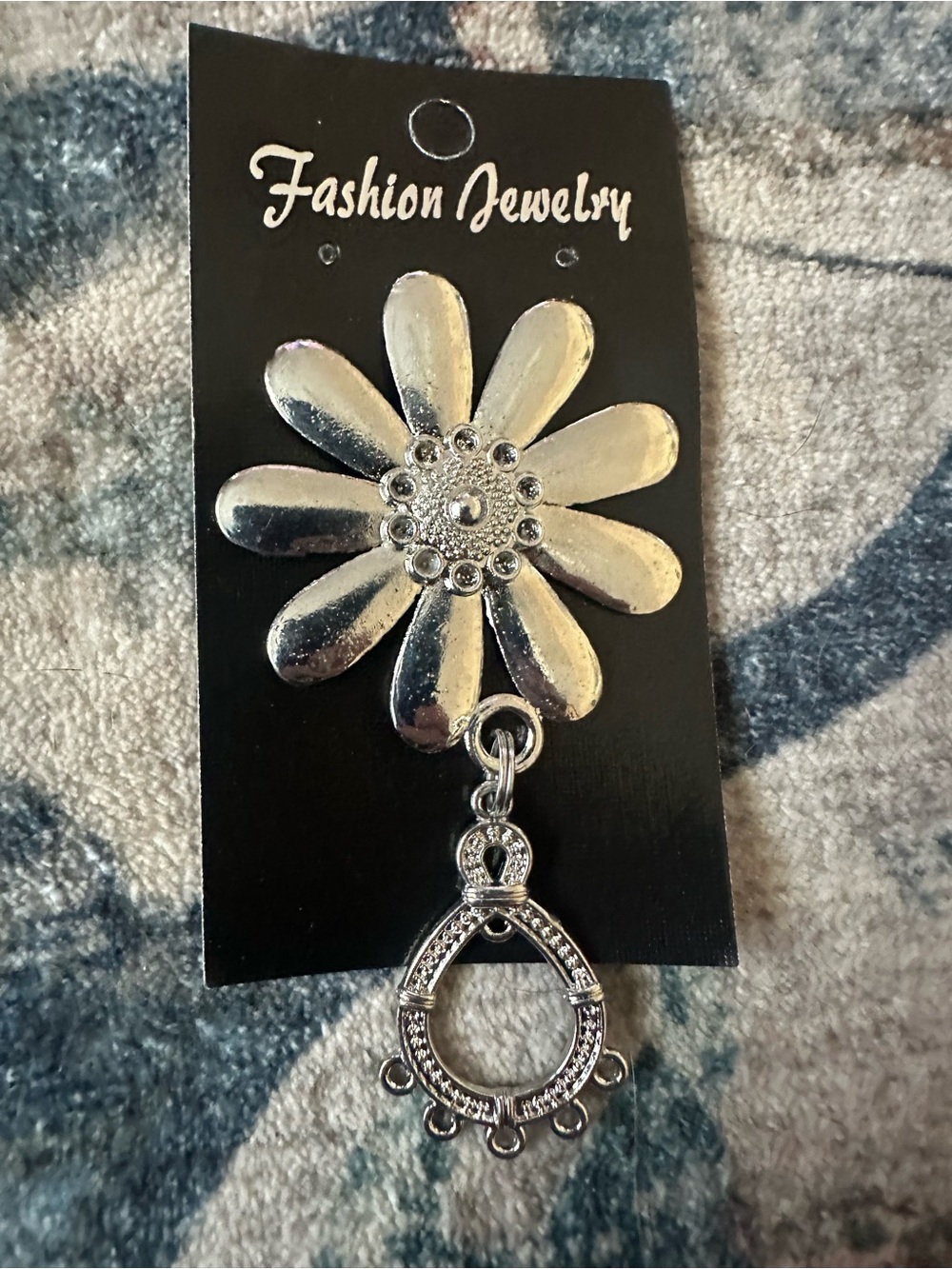 Magnet Badge Holder Fashion Jewelry Silver Flower Brooch with Decorative Drop